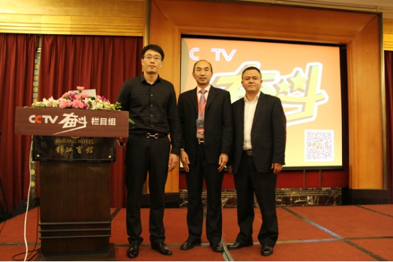 成都八度木门签约《奋斗》栏目组