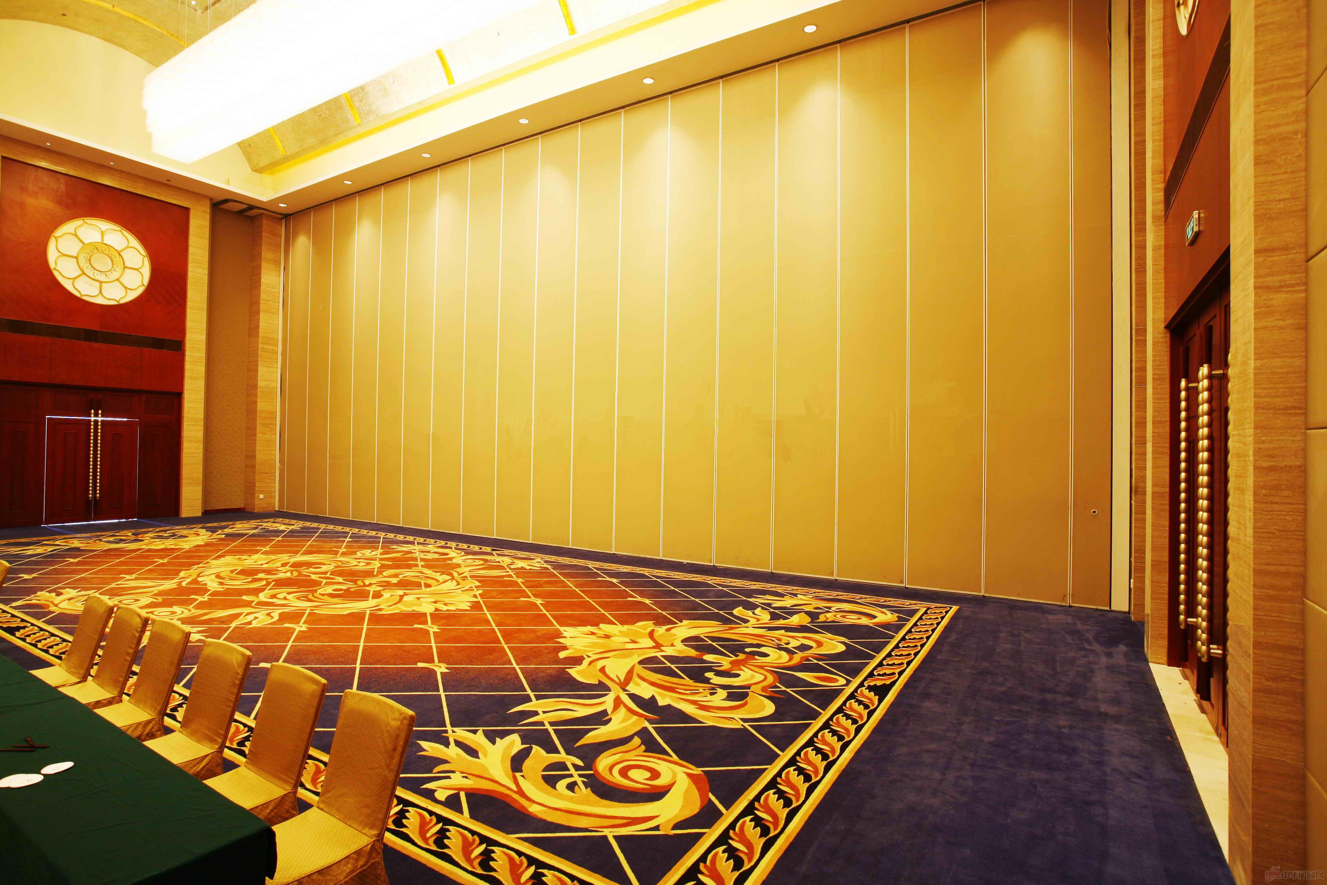 承接酒楼移动隔断墙工程 折叠隔断装修 找广西兆拓